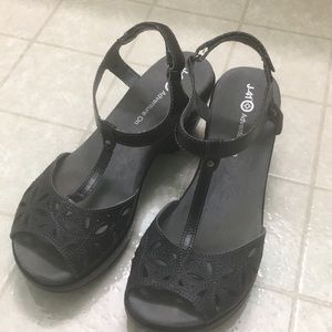 J-41 adventure on black sandals 8M